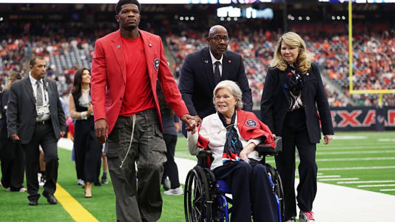 Andre Johnson con Janice McNair en noviembre de 2025. Foto: Getty Images.