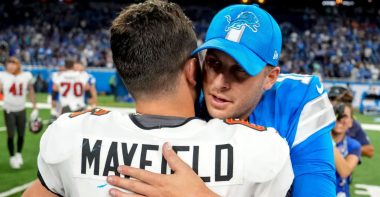 QB Baker Mayfield, Tampa Bay Buccaneers; QB Jared Goff, Detroit Lions. Foto: Nic Antaya/Getty Images