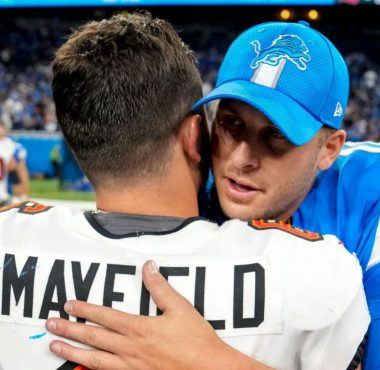 QB Baker Mayfield, Tampa Bay Buccaneers; QB Jared Goff, Detroit Lions. Foto: Nic Antaya/Getty Images