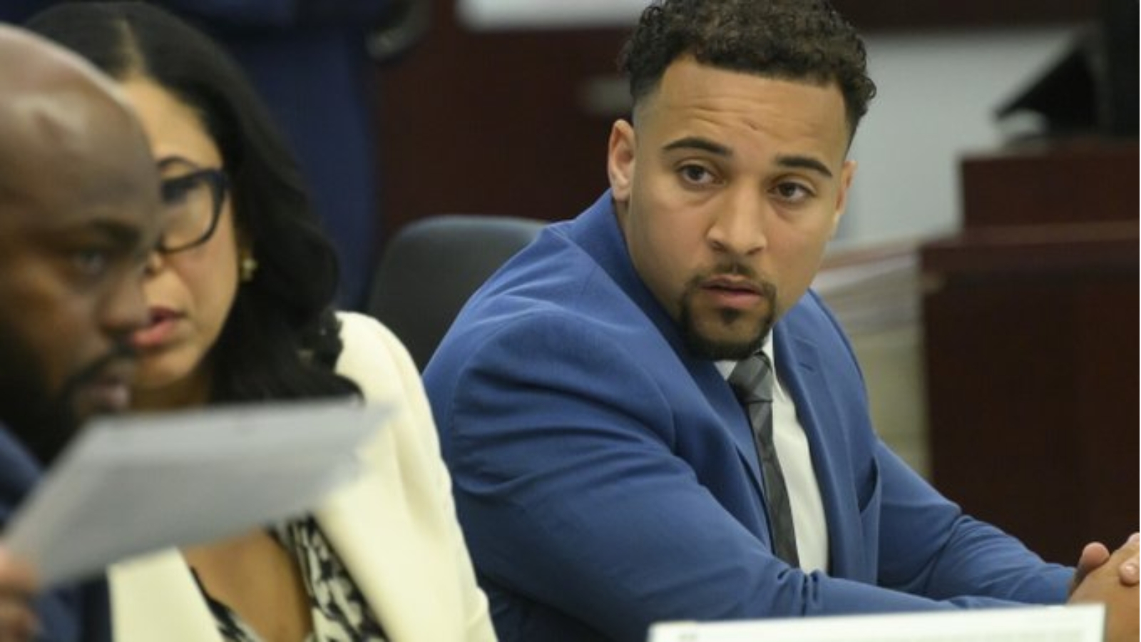 Exscout de la NFL recibe dos cadenas perpetuas por el asesinato de su novia y su bebé