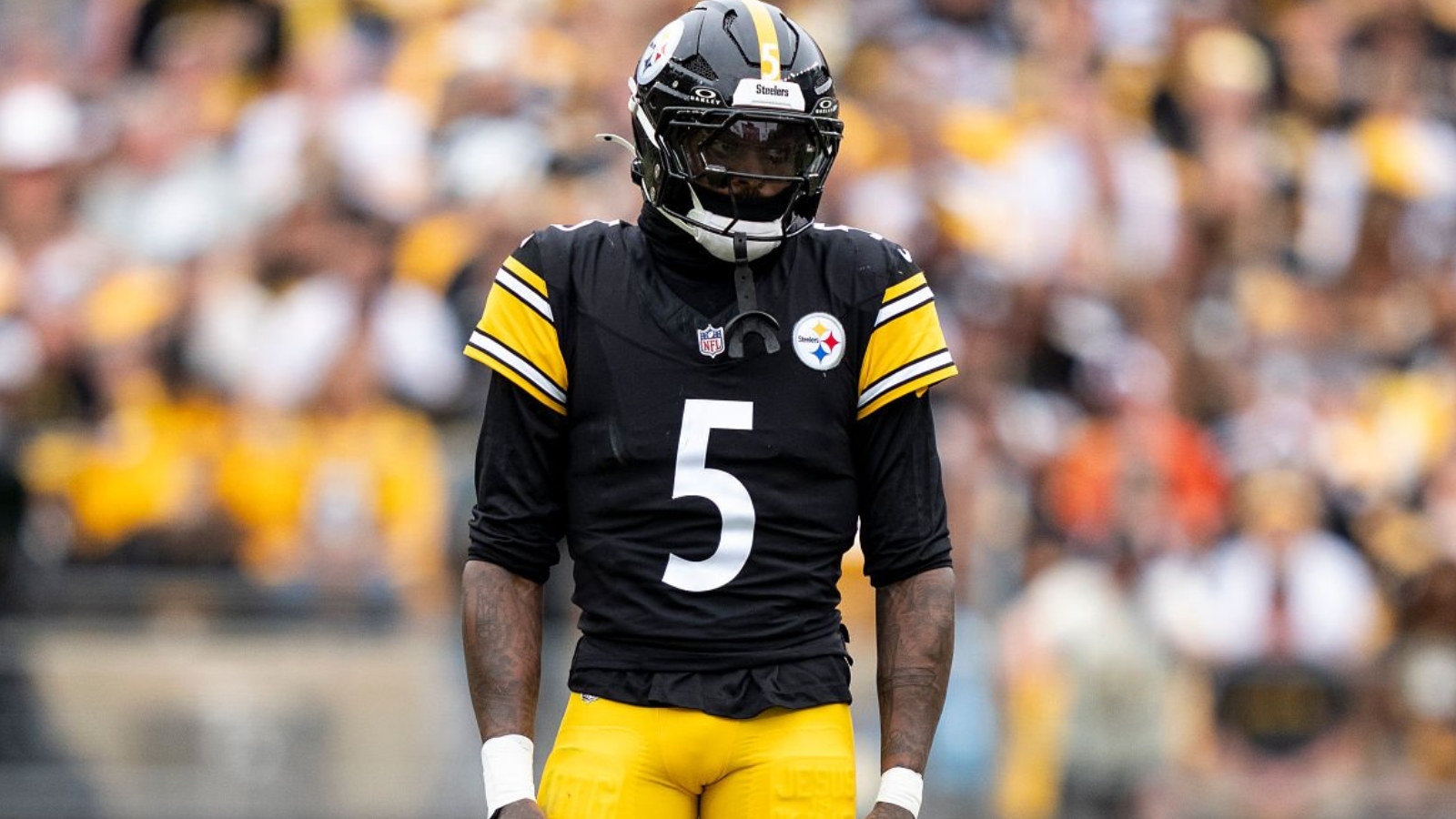 Steelers reciben malas noticias: estrella defensiva sufre fractura de muñeca