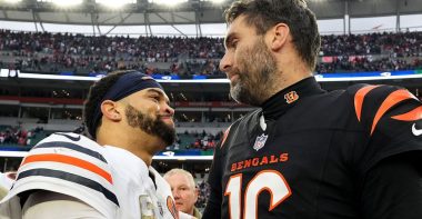 QB Caleb Williams, Chicago Bears; QB Joe Flacco, Cincinnati Bengals. Foto: Getty Images