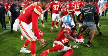Chiefs y Lions protagonizan pelea en el Sunday Night Football de la Semana 6 - Temporada NFL 2025. Foto: Ian Rapoport