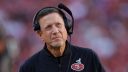 Chris Foester, entrenador de línea ofensiva y asistente de head coach de los San Francisco 49ers. Foto: Getty Images.