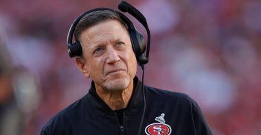 Chris Foester, entrenador de línea ofensiva y asistente de head coach de los San Francisco 49ers. Foto: Getty Images.