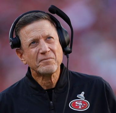 Chris Foester, entrenador de línea ofensiva y asistente de head coach de los San Francisco 49ers. Foto: Getty Images.