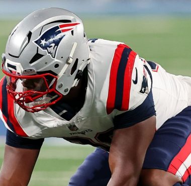 DE Keion White con los New England Patriots. Foto: Getty Images