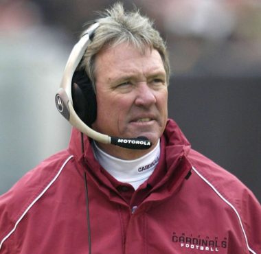 Dave McGinnis como entrenador en jefe de los Arizona Cardinals en 2003. Foto: Getty Images.