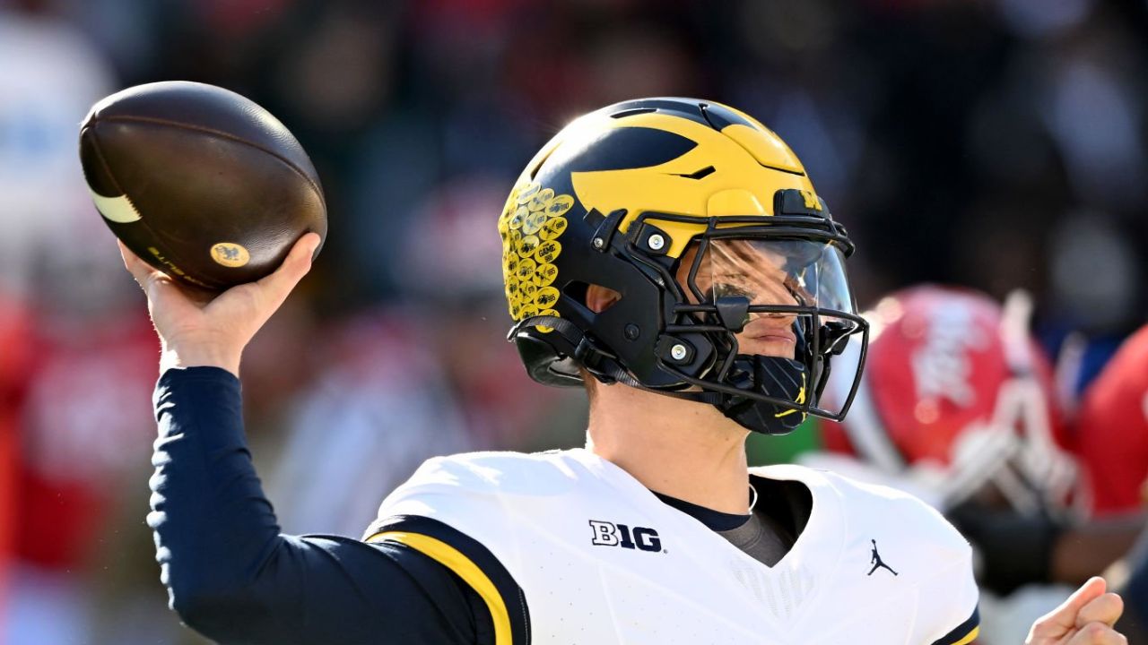 QB J.J. McCarthy con los Michigan Wolverines