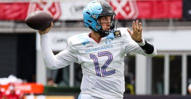 QB Luis Pérez con los Arlington Renegades de la UFL