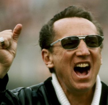 ex GM y HC Al Davis con los Raiders