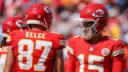 TE Travis Kelce (izquierda); QB Patrick Mahomes (derecha), Kansas City Chiefs