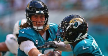 QB Trevor Lawrence(izquierda); RB Travis Etienne (derecha); Jacksonville Jaguars