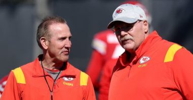 DC Steve Spagnuolo (izquierda) y HC Andy Reid (derecha), Kansas City Chiefs