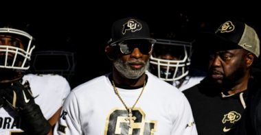 HC Deion Sanders, Colorado Buffaloes; leyenda de la NFL y los Dallas Cowboys