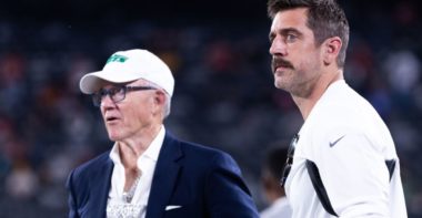 QB Aaron Rodgers y el dueño Woody Johnson, New York Jets