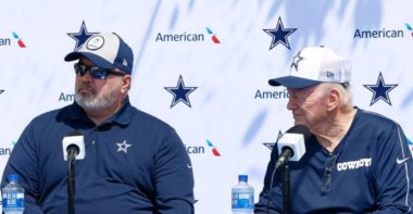 HC Mike McCarthy, y dueño Jerry Jones, Dallas Cowboys