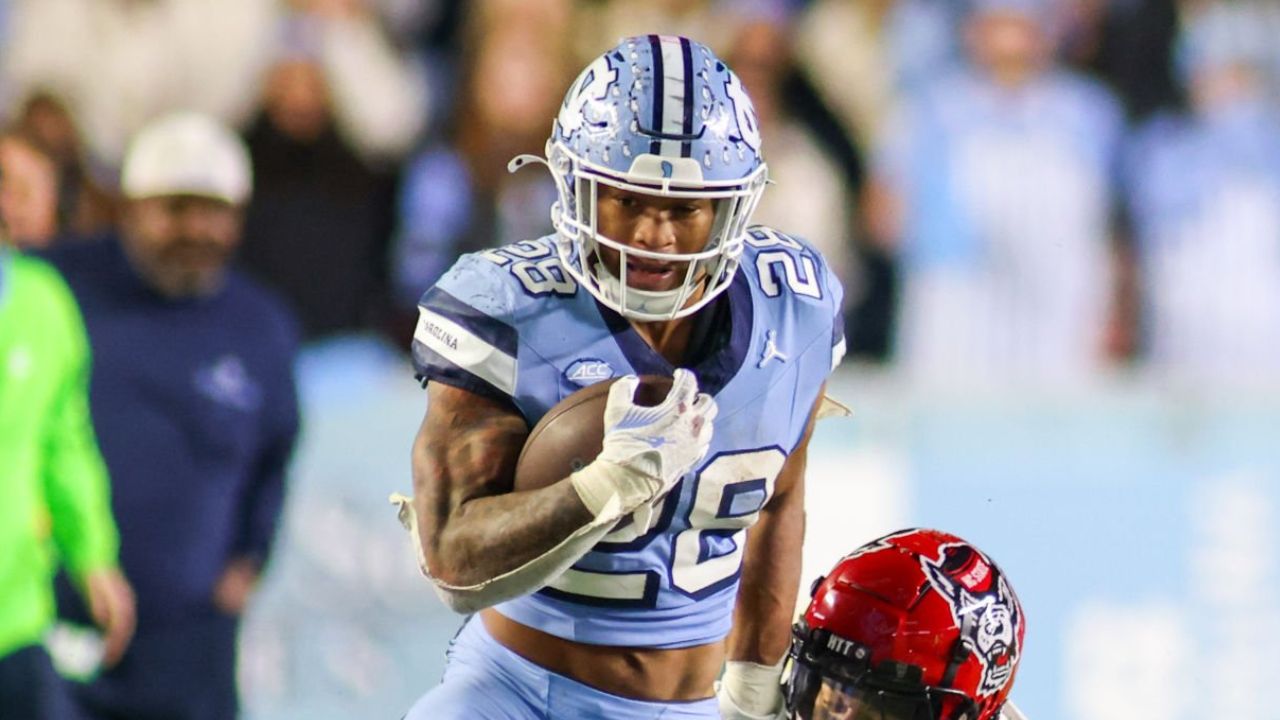 RB Omarion Hampton con North Carolina