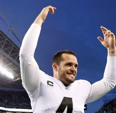 QB Derek Carr con Las Vegas Raiders