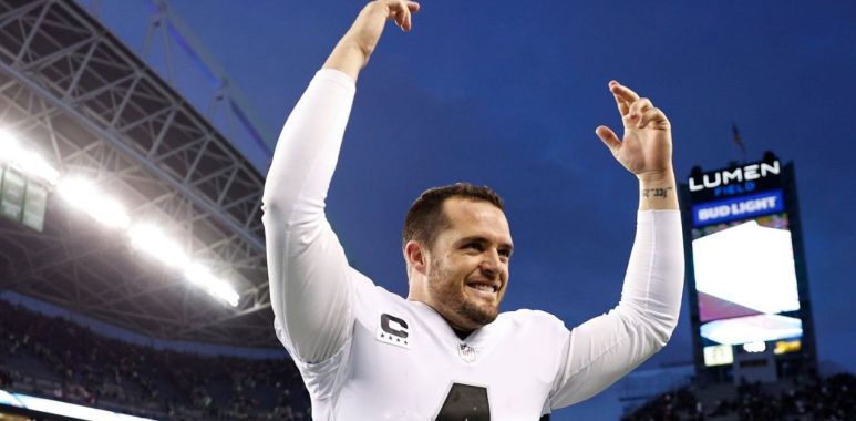 QB Derek Carr con Las Vegas Raiders