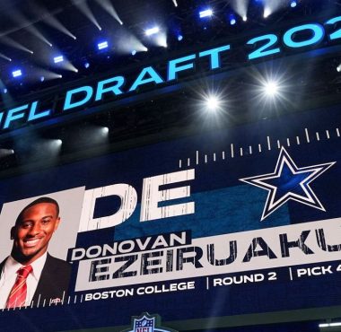 DE Donovan Ezeiruaku, pick de segunda ronda de los Dallas Cowboys en el Draft NFL 2025
