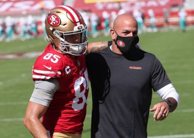 TE George Kittle y DC Robert Saleh con los San Francisco 49ers en octubre de 2020