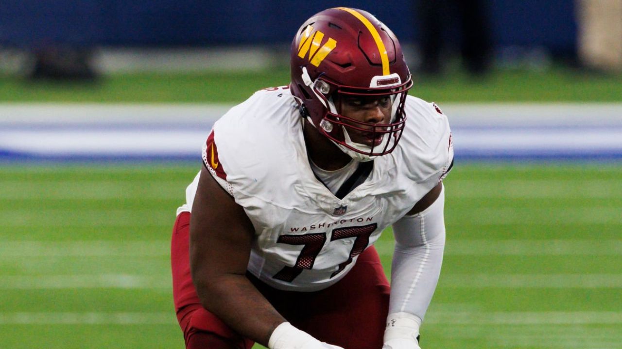 OL Saahdiq Charles con los Washington Commanders en 2023