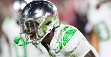 CB Khyree Jackson, de los Minnesota Vikings, con los Oregon Ducks
