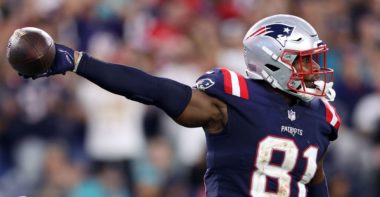 TE Jonnu Smith con los New England Patriots