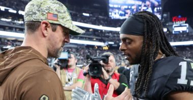 QB Aaron Rodgers (izquierda), New York Jets: y WR Davante Adams (derecha), Las Vegas Raiders
