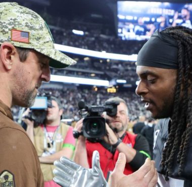 QB Aaron Rodgers (izquierda), New York Jets: y WR Davante Adams (derecha), Las Vegas Raiders