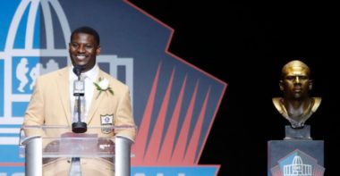 RB LaDainian Tomlinson en su ceremonia de inducción al Salón de la Fama NFL