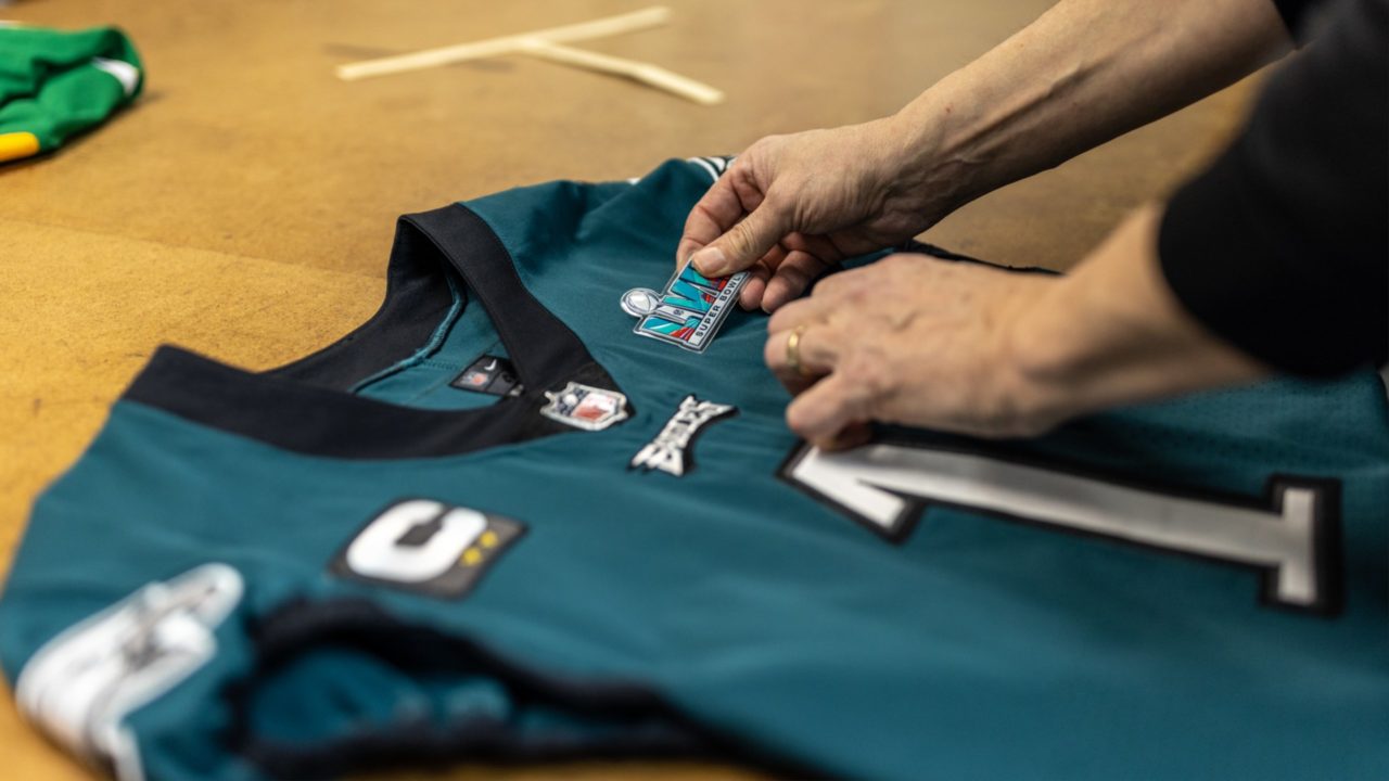 Jersey color verde que los Eagles utilizarán en el Super Bowl LVII