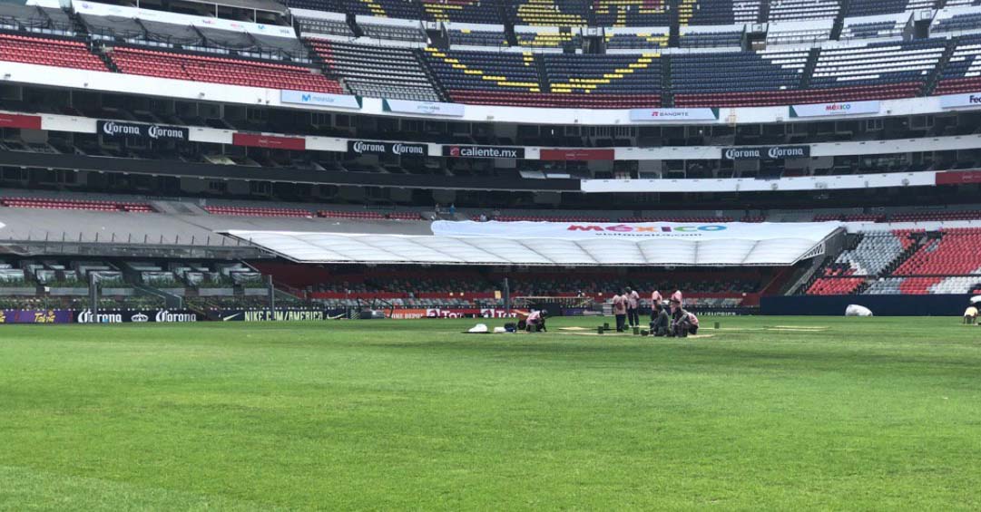 VIDEO: Reparaciones de emergencia en el Estadio Azteca para el juego de NFL en México