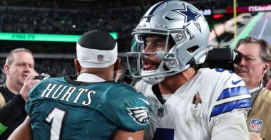 QB Jalen Hurts, Philadelphia Eagles; y QB Dak Prescott, Dallas Cowboys. Foto: Tim Nwachukwu, Getty Images