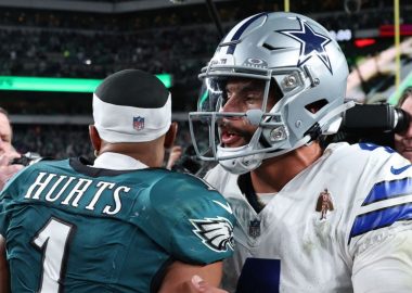 QB Jalen Hurts, Philadelphia Eagles; y QB Dak Prescott, Dallas Cowboys. Foto: Tim Nwachukwu, Getty Images