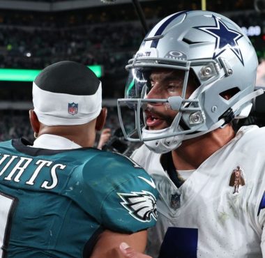 QB Jalen Hurts, Philadelphia Eagles; y QB Dak Prescott, Dallas Cowboys. Foto: Tim Nwachukwu, Getty Images