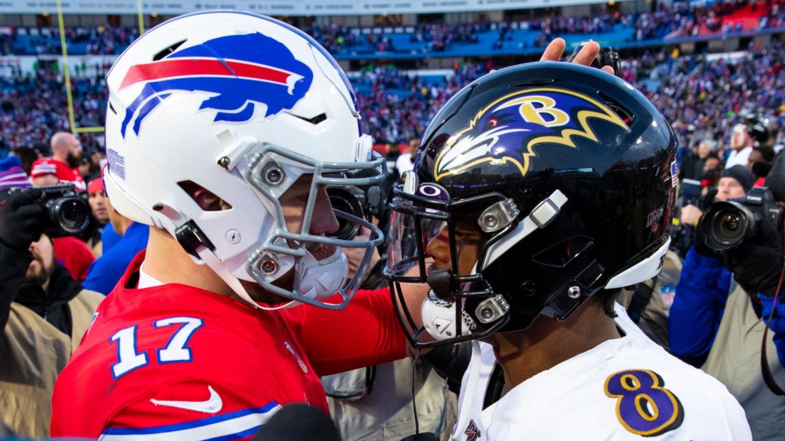 QB Josh Allen, Buffalo Bills; QB Lamar Jackson, Baltimore Ravens. Foto: Brett Carlsen/Getty Images