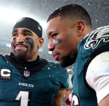 QB Jalen Hurts y RB Saquon Barkley, Philadelphia Eagles. Foto: Sarah Stier/Getty Images