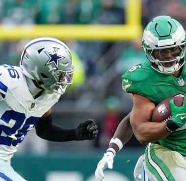 CB DaRon Bland, Dallas Cowboys; y RB Saquon Barkley, Philadelphia Eagles. Foto: Mitchell Leff/Getty Images