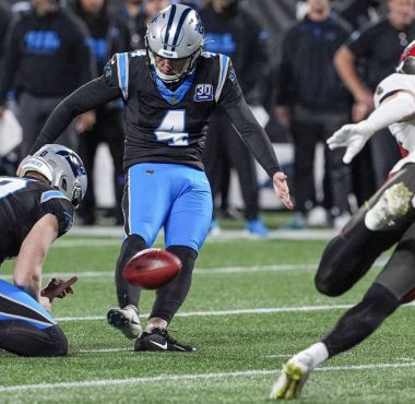 K Eddy Piñeiro con los Carolina Panthers. Foto: Sportskeeda