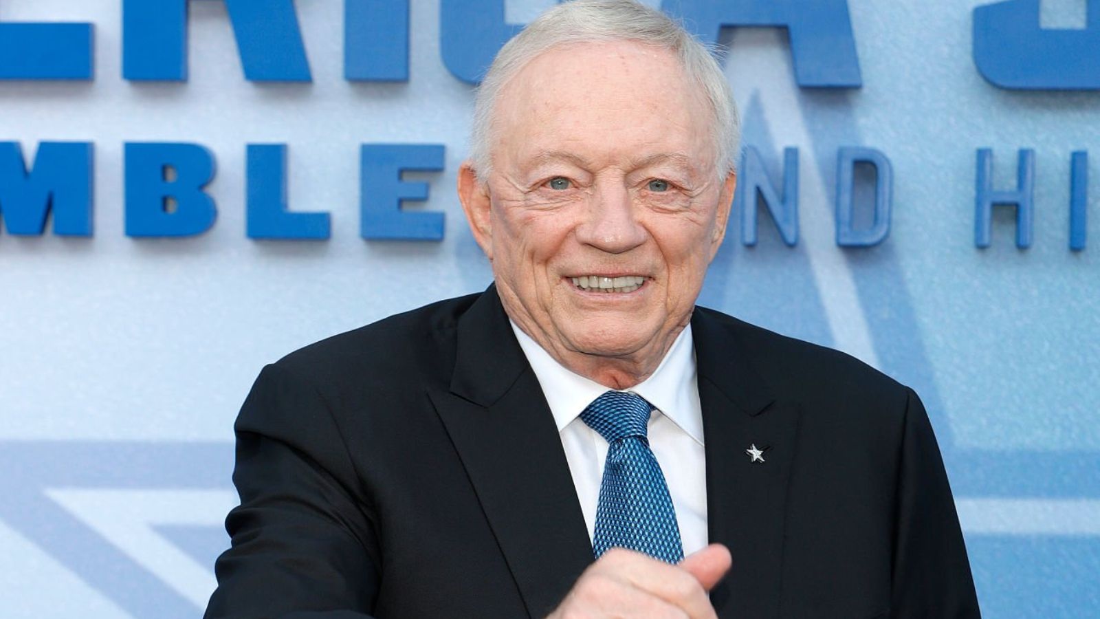 Jerry Jones: “Sin Micah Parsons tenemos más posibilidades de ganar un Super Bowl”