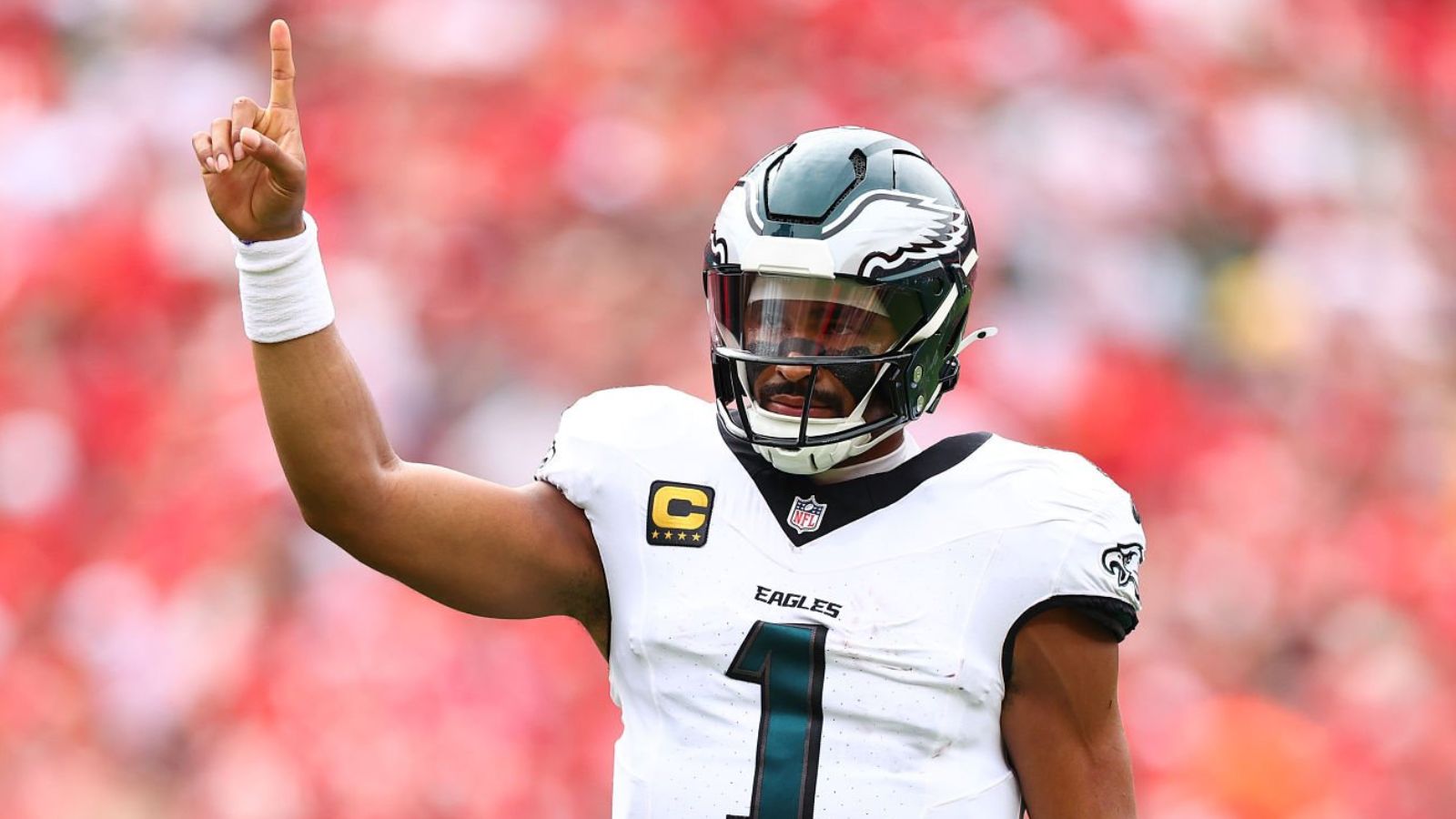 Jalen Hurts y Chris Jones intercambian fuertes palabras en el Chiefs vs Eagles