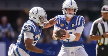 RB Jonathan Taylor y QB Daniel Jones, Indianapolis Colts. Foto: Michael Hickey/Getty Images