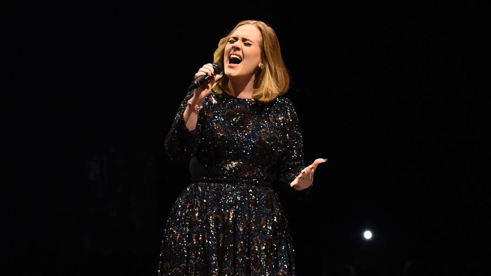 Adele, en pláticas para cantar en el show de medio tiempo del Super Bowl LX