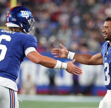 QB Jaxson Dart y QB Russell Wilson, New York Giants. Foto: Getty Images
