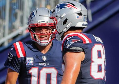 QB Drake Maye y TE Hunter Henry, New England Patriots. Foto: Matthew J. Lee/The Boston Globe