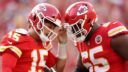QB Patrick Mahomes y RG Trey Smith, Kansas City Chiefs
