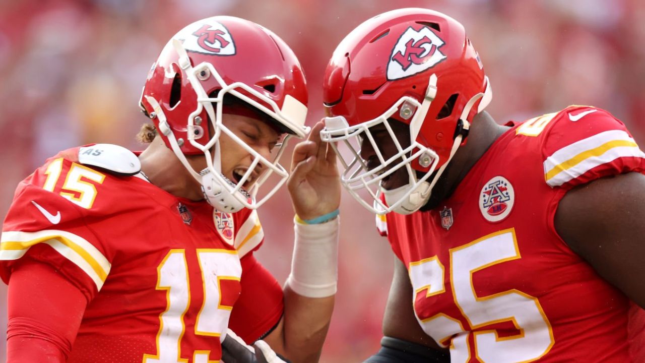 QB Patrick Mahomes y RG Trey Smith, Kansas City Chiefs