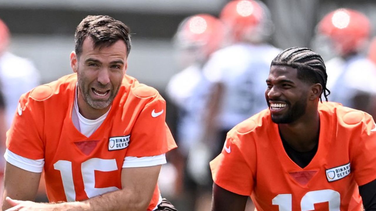 QB Joe Flacco (izquierda) y QB Shedeur Sanders (derecha), Cleveland Browns